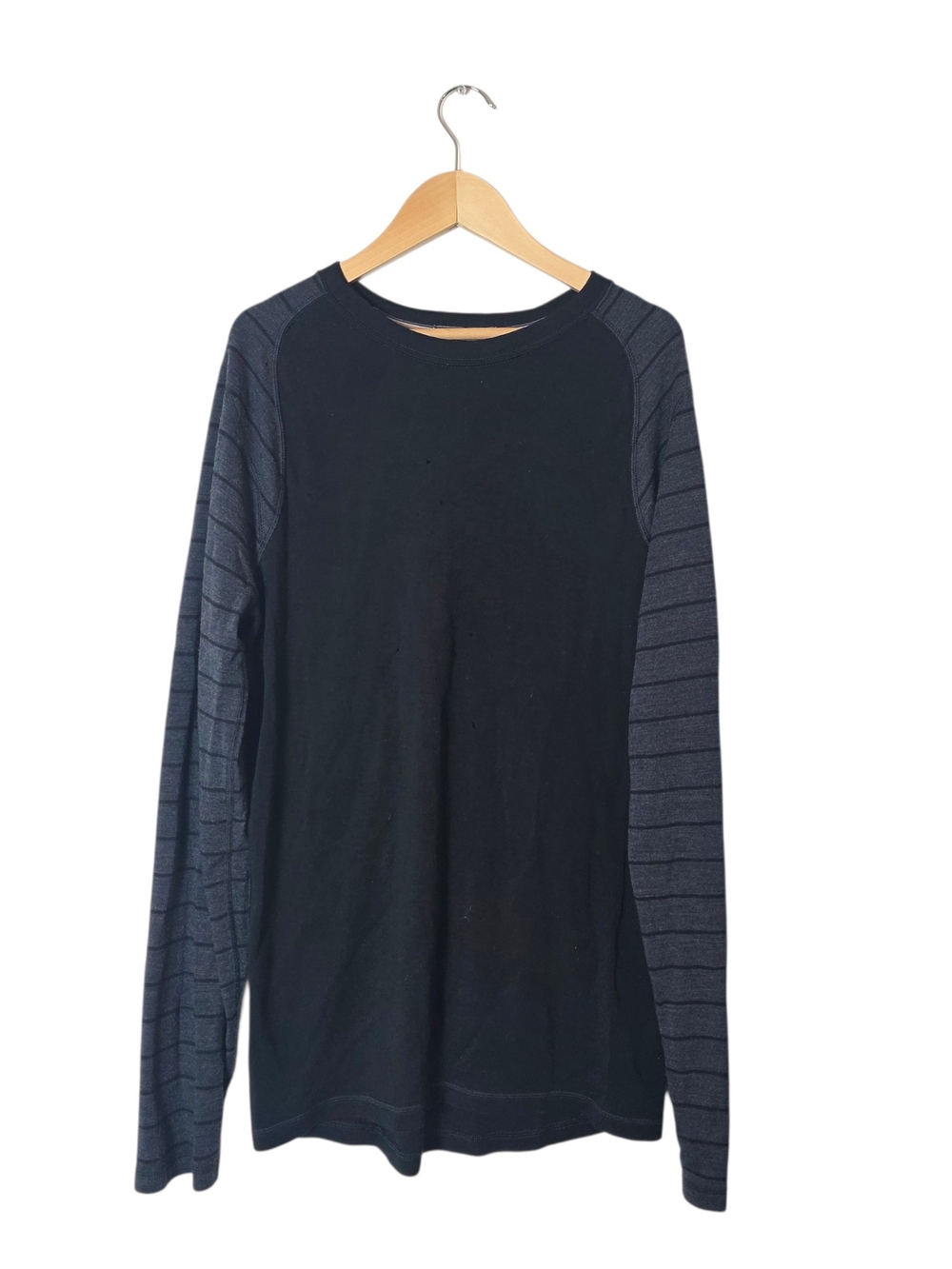 Smartwool Mens 100% Merino Wool Base Layer Shirt M Black Hiking Camping HOLES